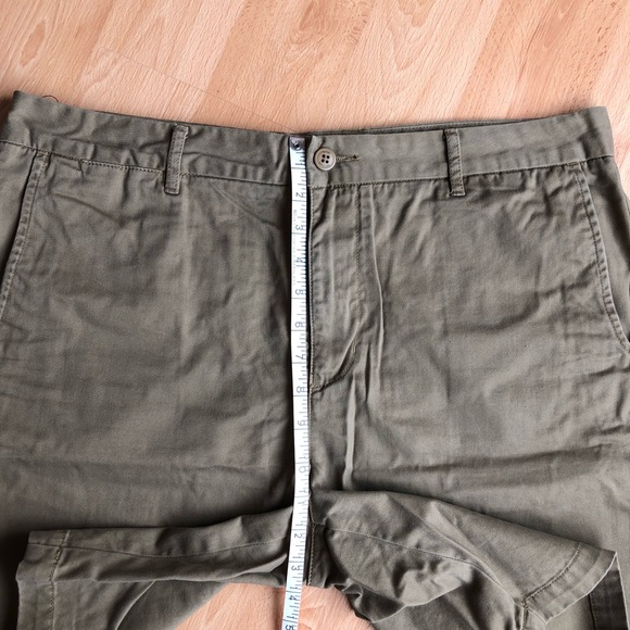 Globe Short - Picture 9 of 13